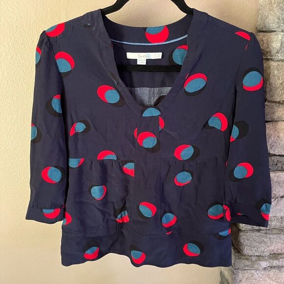 Boden navy blue pull over top with black blue and red circle accents, size 4 - Picture 1 of 4